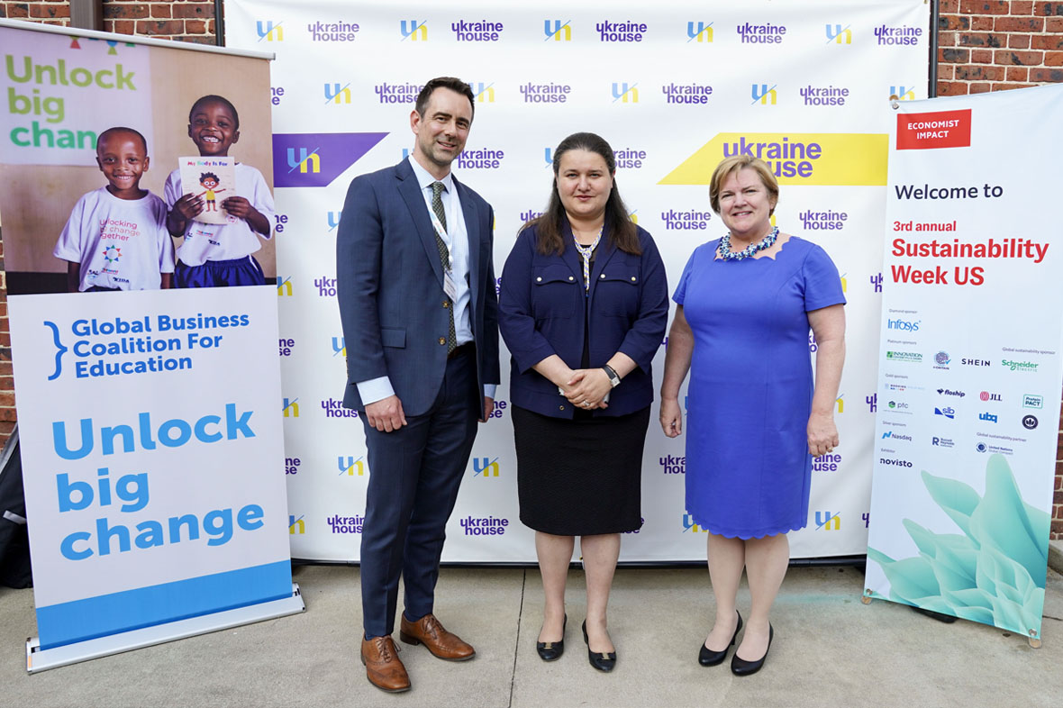 Justin van Fleet with Ukraine’s Ambassador to the U.S. Oksana Markarova, and Amy Burke of HP  